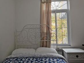 Delightful room near Metro Monk station with Self Check-in